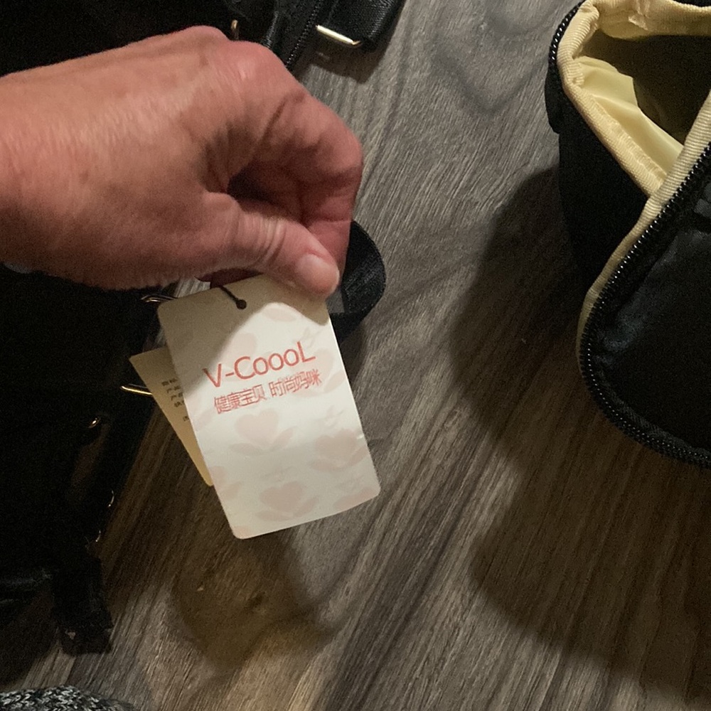 V-COOOL Breast Pump Tote Bag with Breastmilk Cooler Bag, Large - Picture 9 of 10